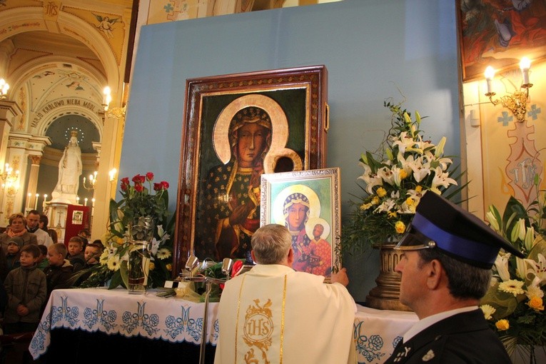 Powitanie ikony MB Częstochowskiej w Dzierzbicach