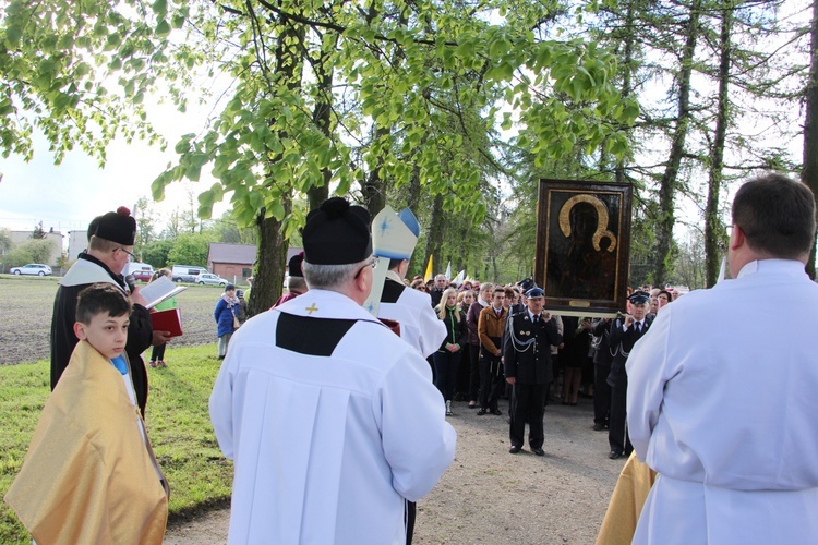 Powitanie ikony MB Częstochowskiej w Dzierzbicach