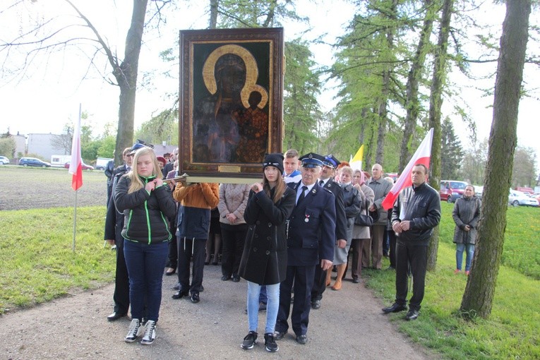 Powitanie ikony MB Częstochowskiej w Dzierzbicach