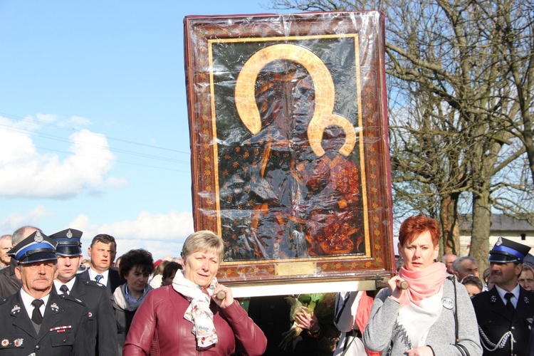 Powitanie ikony MB Częstochowskiej w Dzierzbicach