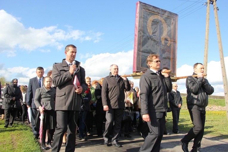 Powitanie ikony MB Częstochowskiej w Dzierzbicach