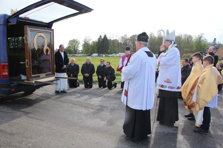 Powitanie ikony MB Częstochowskiej w Dzierzbicach