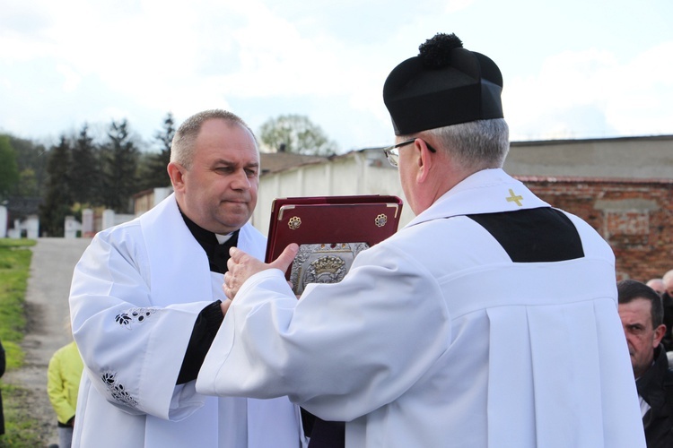 Powitanie ikony MB Częstochowskiej w Dzierzbicach