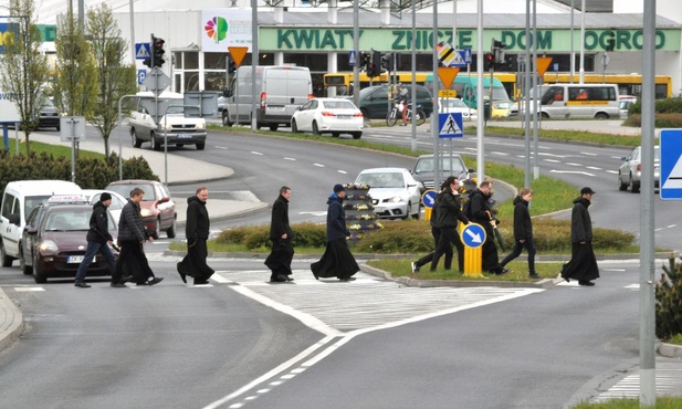 Modlitwa o powołania na ulicach miasta