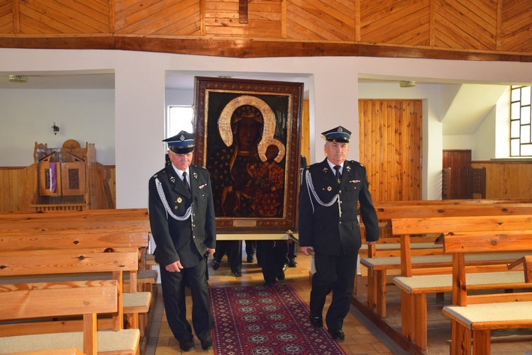 Powitanie ikony MB Częstochowskiej w parafii Sobótka