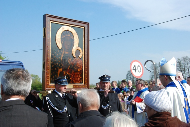 Powitanie ikony MB Częstochowskiej w Mazewie