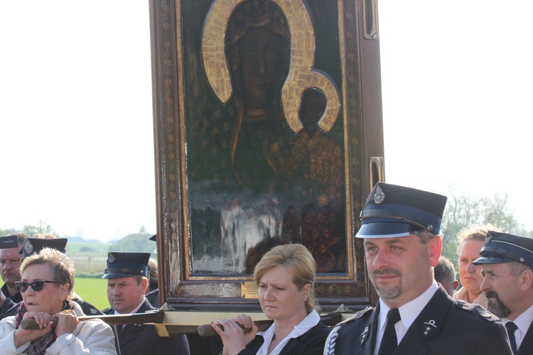 Powitanie ikony MB Częstochowskiej w Mazewie