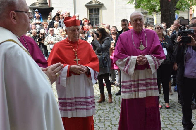 Tuż przed koronacją Świdnickiej Pani w słońcu