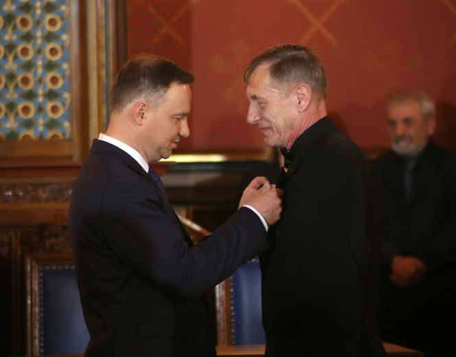 Andrzej Duda odznaczył działaczy i współpracowników SKS