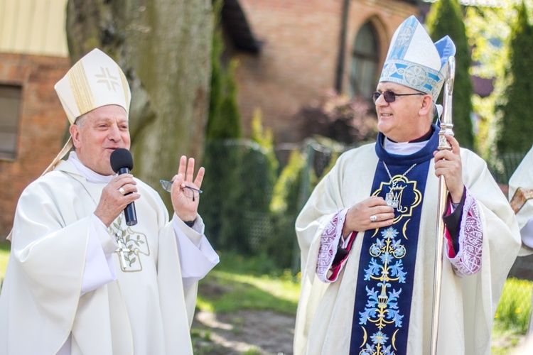 Poświęcenie kapliczek w Gietrzwałdzie