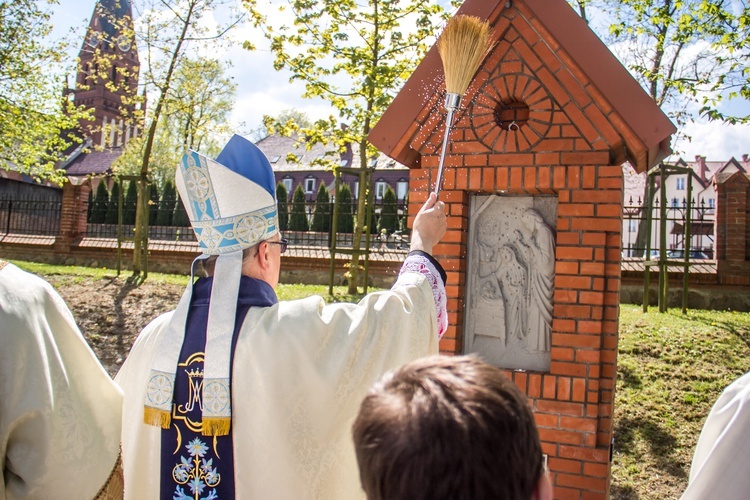 Poświęcenie kapliczek w Gietrzwałdzie