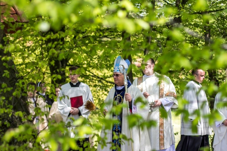 Poświęcenie kapliczek w Gietrzwałdzie