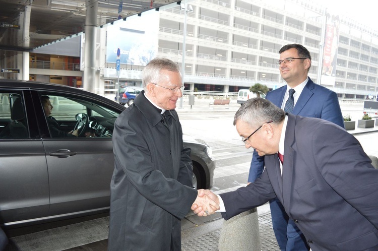 Abp Marek Jędraszewski w Kraków Airport 