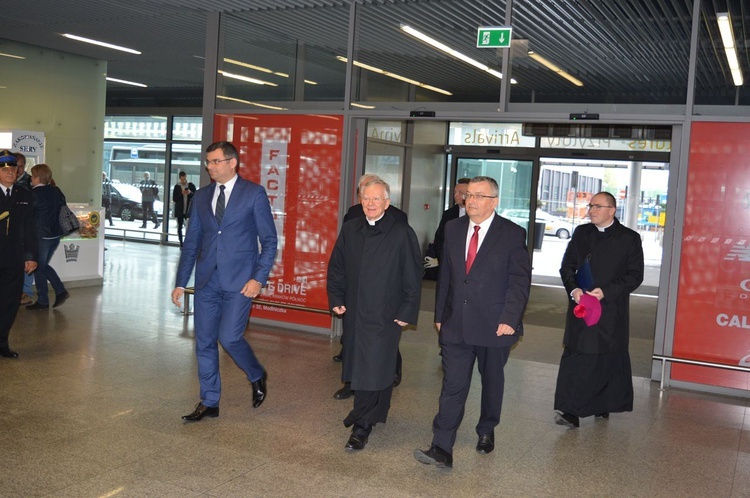 Abp Marek Jędraszewski w Kraków Airport 