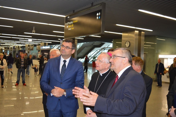 Abp Marek Jędraszewski w Kraków Airport 