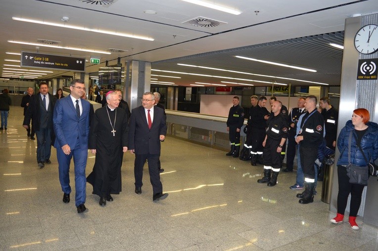 Abp Marek Jędraszewski w Kraków Airport 