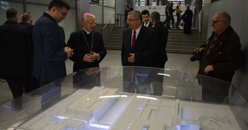 Abp Marek Jędraszewski w Kraków Airport 