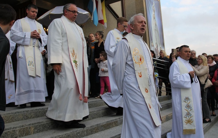 Komorowice Obszary - zawierzenie diecezji Sercu Maryi - cz. 1