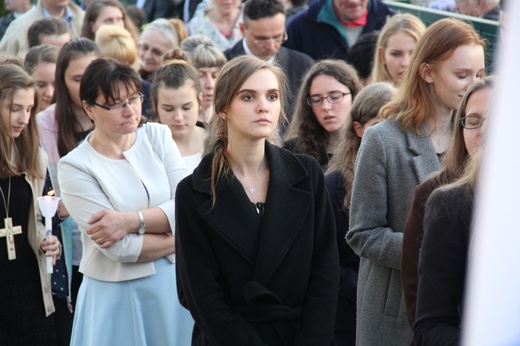 Bierzmowanie i błogosławienie dzwonów u MB Fatimskiej w Piotrowicach