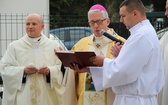 Bierzmowanie i błogosławienie dzwonów u MB Fatimskiej w Piotrowicach