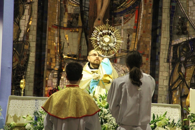 Nabożństwo fatimskie i instalacja relikwii św. Hiacynty i św. Franciszka