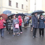 Rodziny idą za Matką