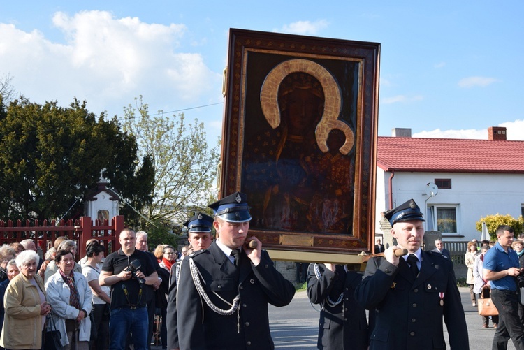 Powitanie ikony MB Częstochowskiej w Topoli Królewskiej