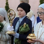 W parafii Jezusa Chrystusa Króla Wszechświata w nabożeństwie fatimskim w relikwiach uczestniczyli św. Hiacynta i św. Franciszek