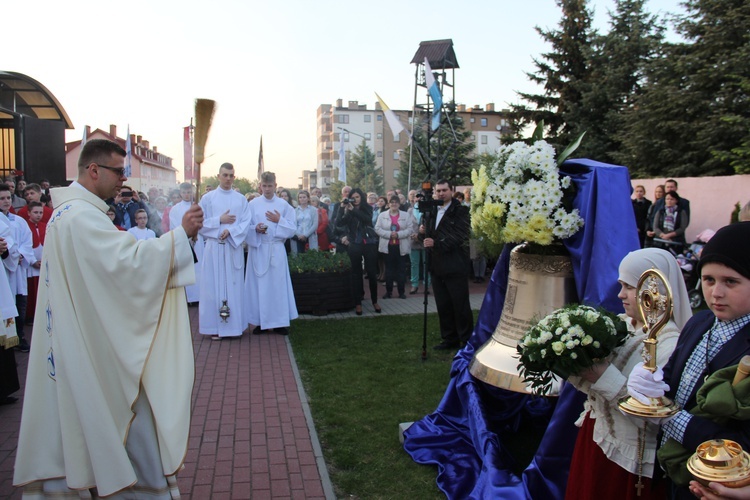 Nabożeństwo Fatimskie w parafii Jezusa Chrystusa Króla Wszechświata w Rawie Maz. 