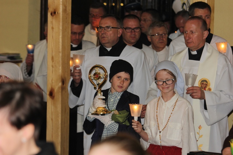 Nabożeństwo Fatimskie w parafii Jezusa Chrystusa Króla Wszechświata w Rawie Maz. 