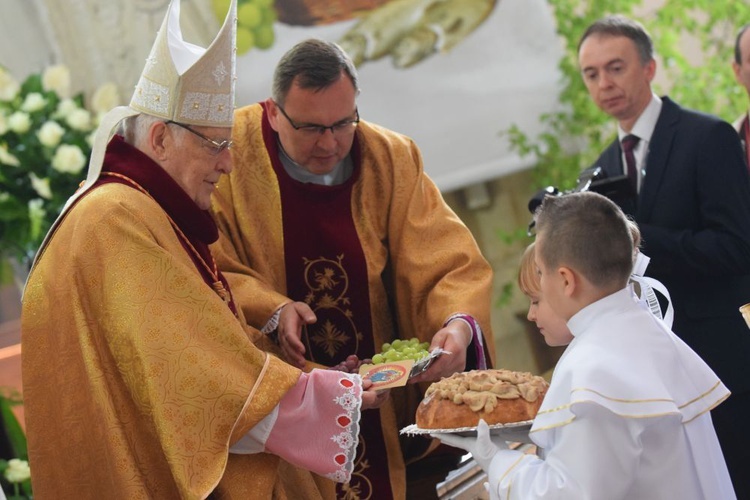 I komunii św. w Strzegomiu udzielił kardynał