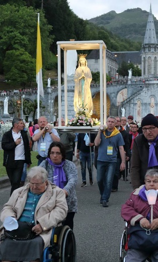 Pożegnalna procesja maryjna