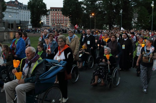 Pożegnalna procesja maryjna