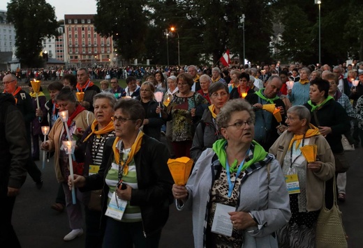 Pożegnalna procesja maryjna