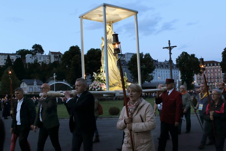 Pożegnalna procesja maryjna