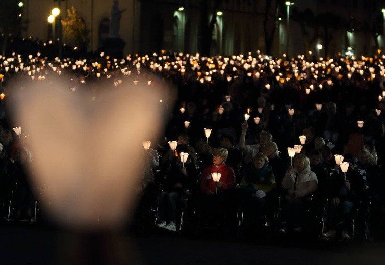 Pożegnalna procesja maryjna