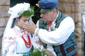 Pana młoda nie mogła się cieszyć podczas wesela, bo najczęściej wychodziła za hektary, a nie za pana młodego