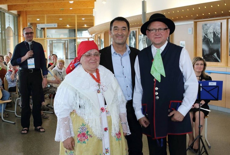 Monstrancja z węgla