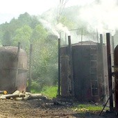 Wypał węgla drzewnego w Jaworcu (między Cisną a Wetliną).