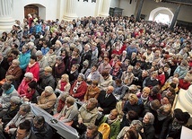 Skrzatusz, 6 maja: W Diecezjalnej Pielgrzymce Żywego Różańca wzięło udział ok. 2 tys. osób.