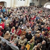 Skrzatusz, 6 maja: W Diecezjalnej Pielgrzymce Żywego Różańca wzięło udział ok. 2 tys. osób.