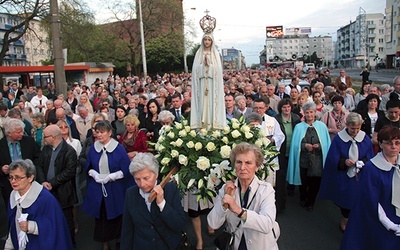 „Matko Kościoła! Przyświecaj mieszkańcom Gorzowa Wlkp. i całemu ludowi Bożemu na drogach wiary, nadziei i miłości” – to fragment zawierzenia.