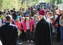 Na tegoroczne rekolekcje w drodze na Chełmiec wyruszyła młodzież z 23 szkół.