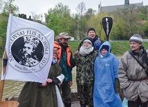 ▲	Uczestnicy XII Królewskiego Flisu Wiślanego w Sandomierzu.