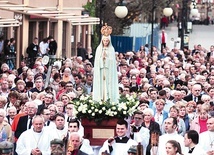 Procesja była wielką manifestacją wiary i zaufania do Boga i Maryi.