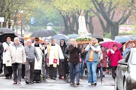 Podczas spotkania było bardzo wiele nawiązań  do rocznicy objawień Matki Bożej w Fatimie.