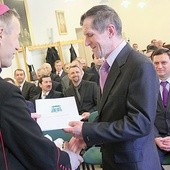 Upoważnienia nowym szafarzom wręczył bp Stanisław Salaterski.