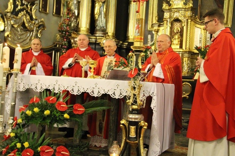 Bierzmowanie w kościele św. Jakuba w Tuchowie