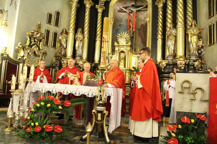 Bierzmowanie w kościele św. Jakuba w Tuchowie