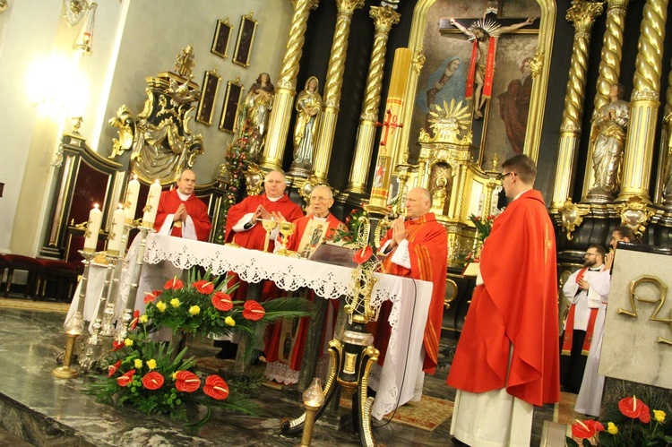 Bierzmowanie w kościele św. Jakuba w Tuchowie